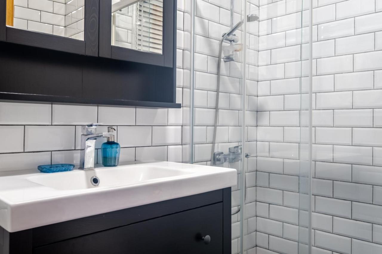 Flat With Balcony Near Bull Statue In Kadikoy Apartment Istanbul Ngoại thất bức ảnh